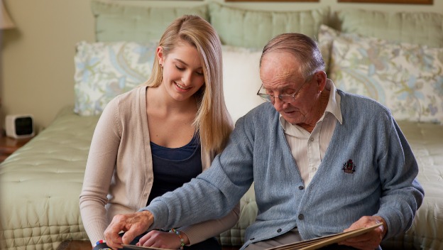 Tips to Help an Elderly Relative to Move House